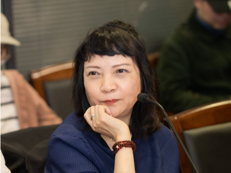 以文字和视觉展示女性生存的轻与重，作家虹影《月光武士》《不死鸟》主题研讨会召开