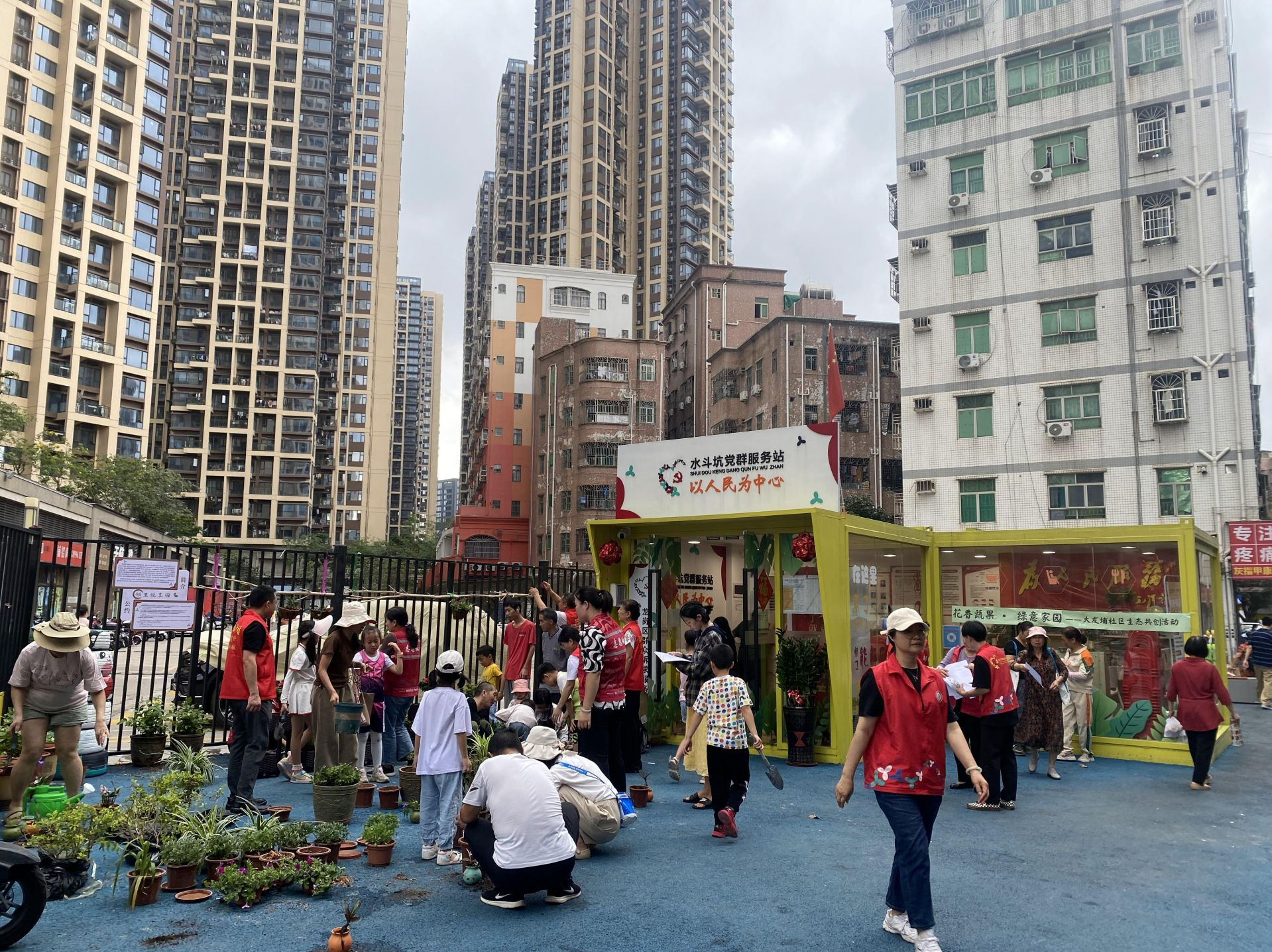 街头边角地变身社区居民打卡点