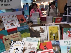 在静心阅读中感知中国——中国图书在巴黎图书节广受关注