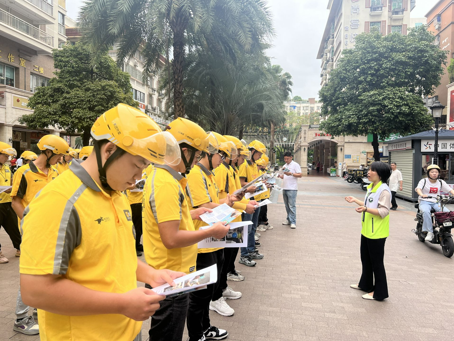 “骑助力，禁毒行” ，西丽街道开展美团外卖骑手禁毒宣教活动