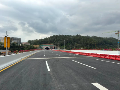 龙澜大道北延段左幅顺利贯通，全线项目将于年内正式建成通车