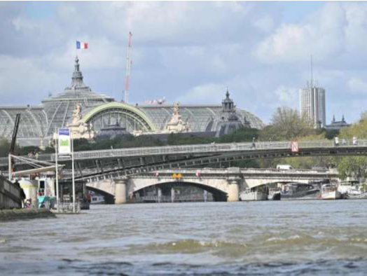 马克龙：巴黎奥运开幕式或放弃在塞纳河上举办