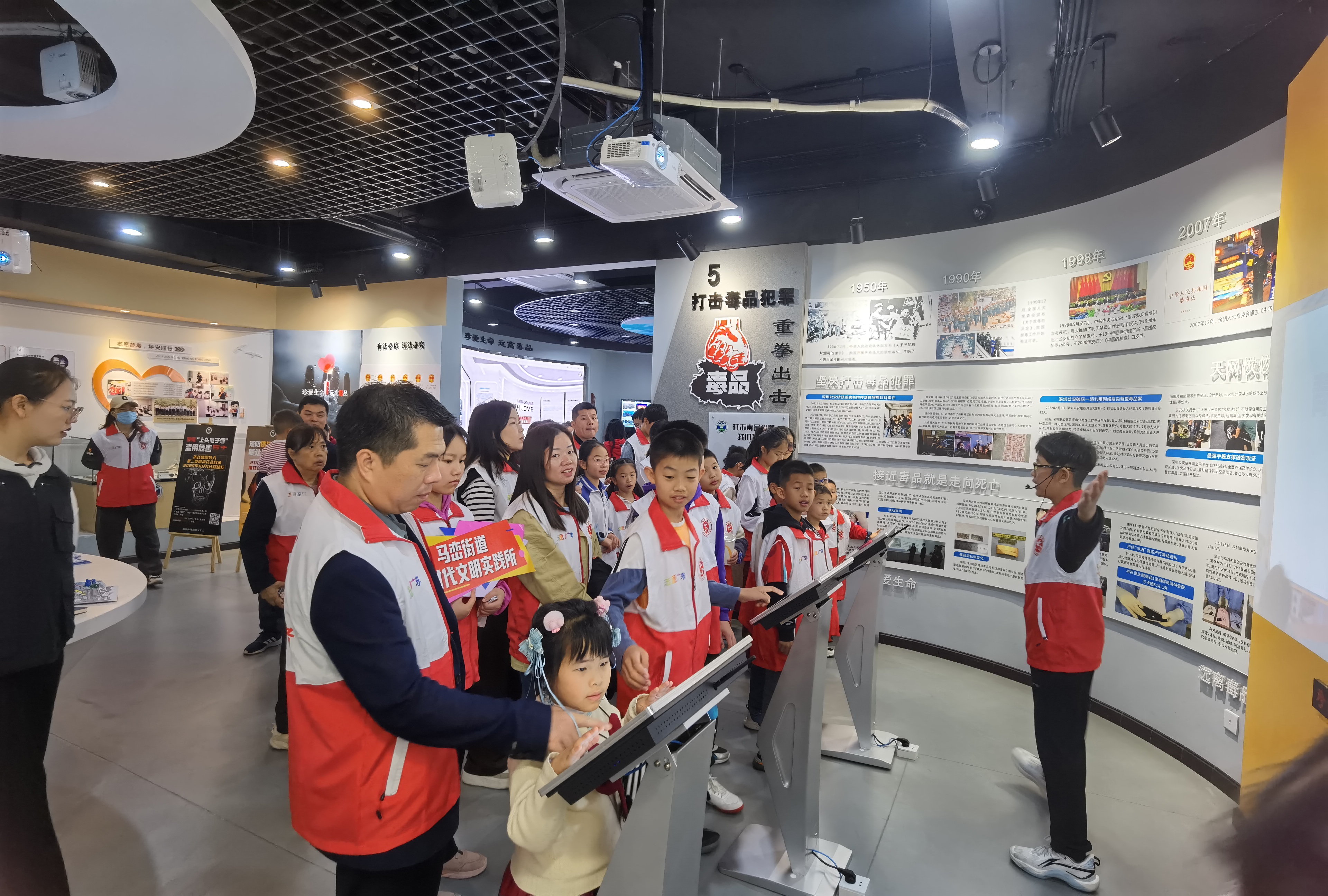 马峦街道开展青少年禁毒宣传活动