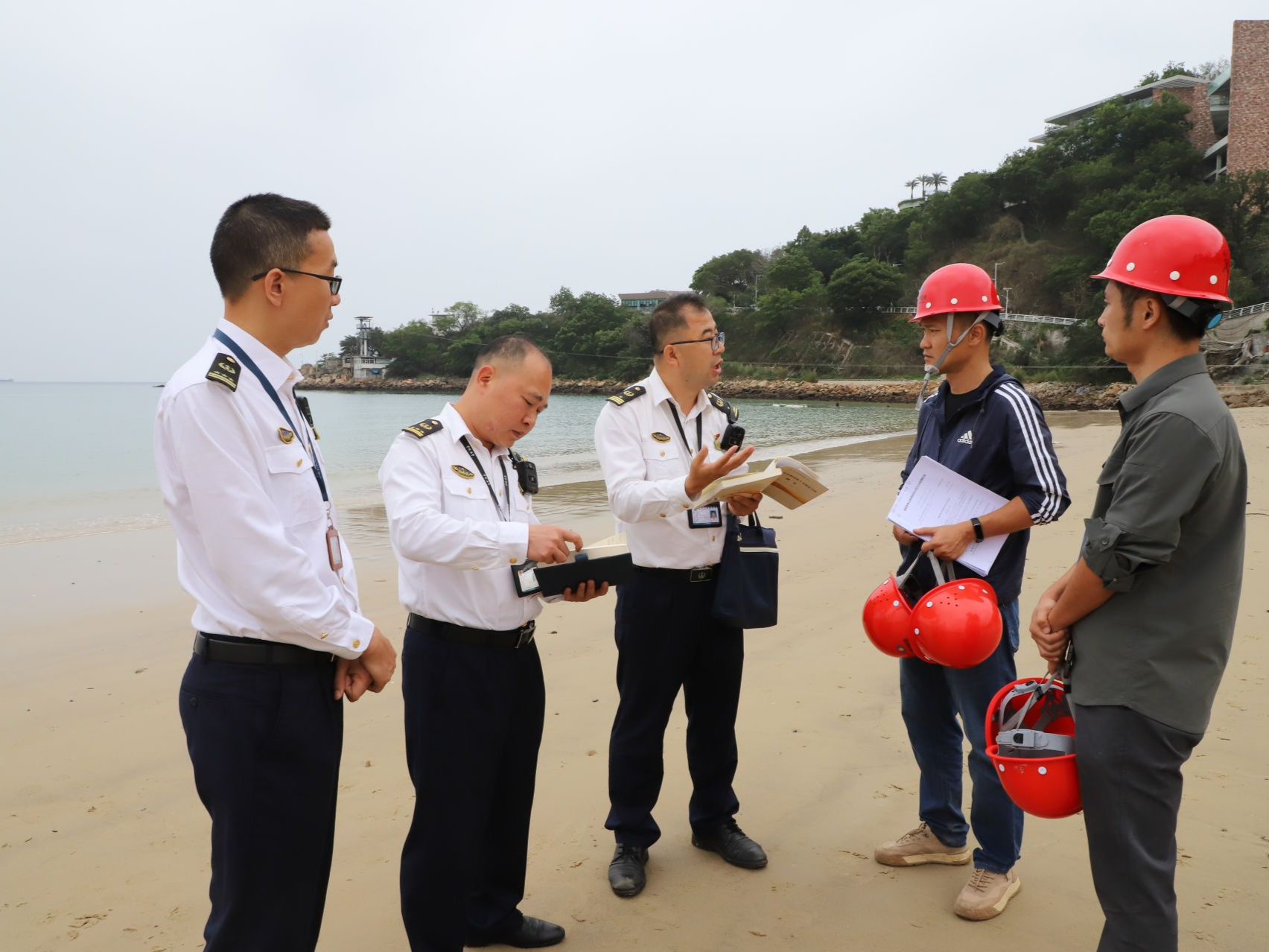 深圳小梅沙开业在即，盐田海事局开展送法上门活动