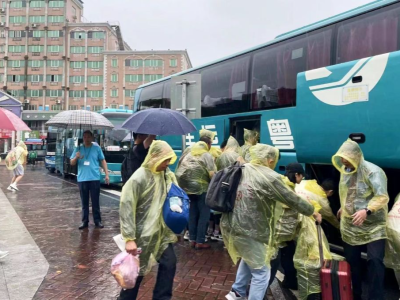 强降雨来袭，清远粤运紧急转运上千名滞留旅客