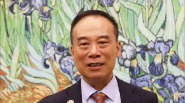 徐扬生：“在浮躁的时代里做一个静心的人，在狭隘的世界里做一个宽厚的人”