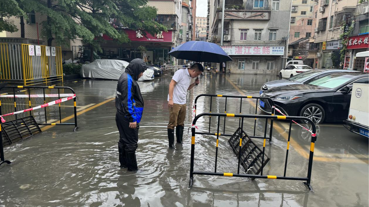 航城街道：坚守暴雨红警第一线 保障辖区安全