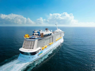 阔别4年半，超级国际巨轮“海洋光谱号”启航回归上海母港
