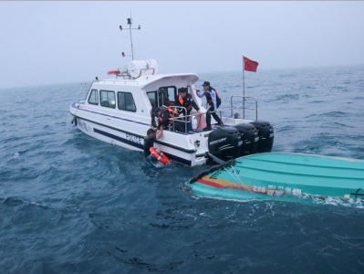 与时间赛跑！广东海警救助5名落水游客