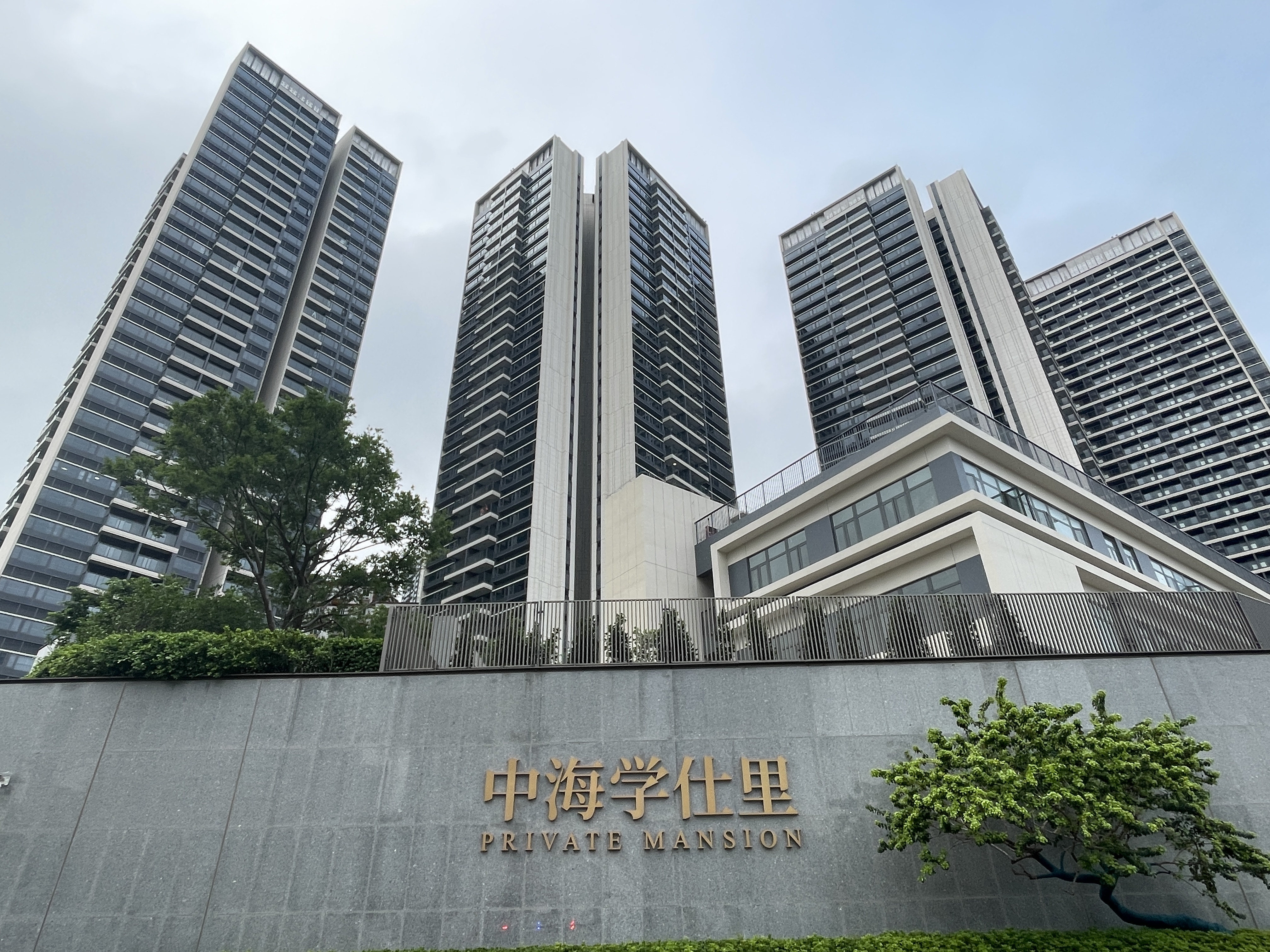 暴雨后龙华一新小区被水淹，相关部门回应：已恢复正常，将搭建平台与业主沟通