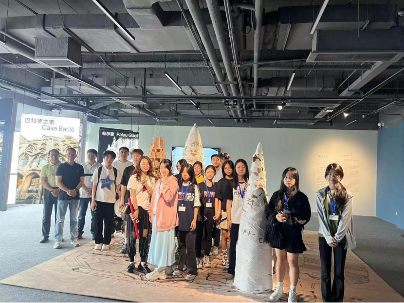 在交流交融中厚植家国情怀 港籍学生走进布吉美术世界