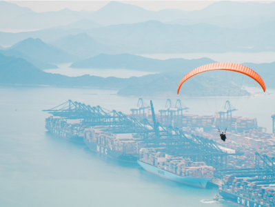 乘滑翔伞看“山海港城”美景，盐田打造低空经济新业态