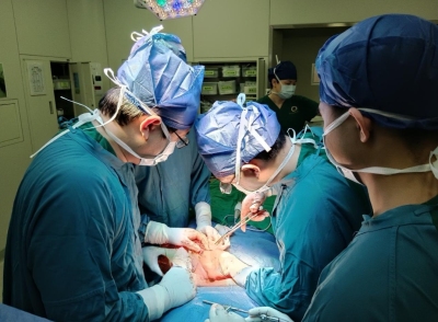 腹壁肿瘤切除后留下大窟窿，广州中山一院多学科团队协力“补洞”