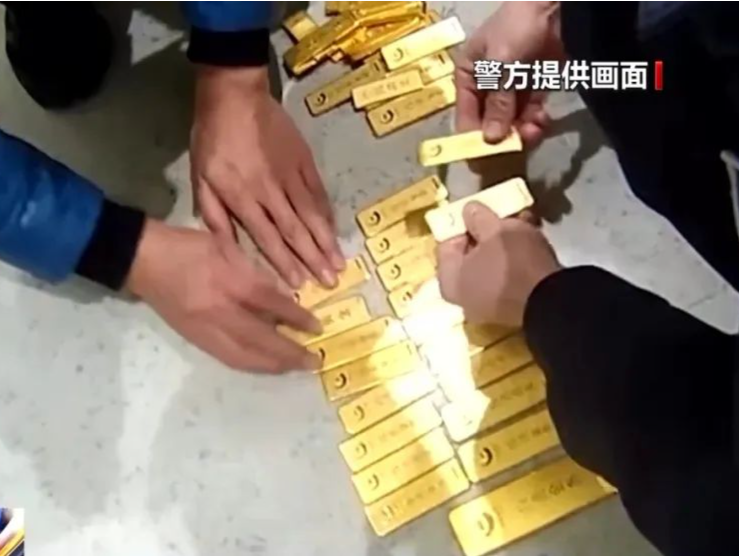 神秘男子豪掷百万购黄金？有诈！