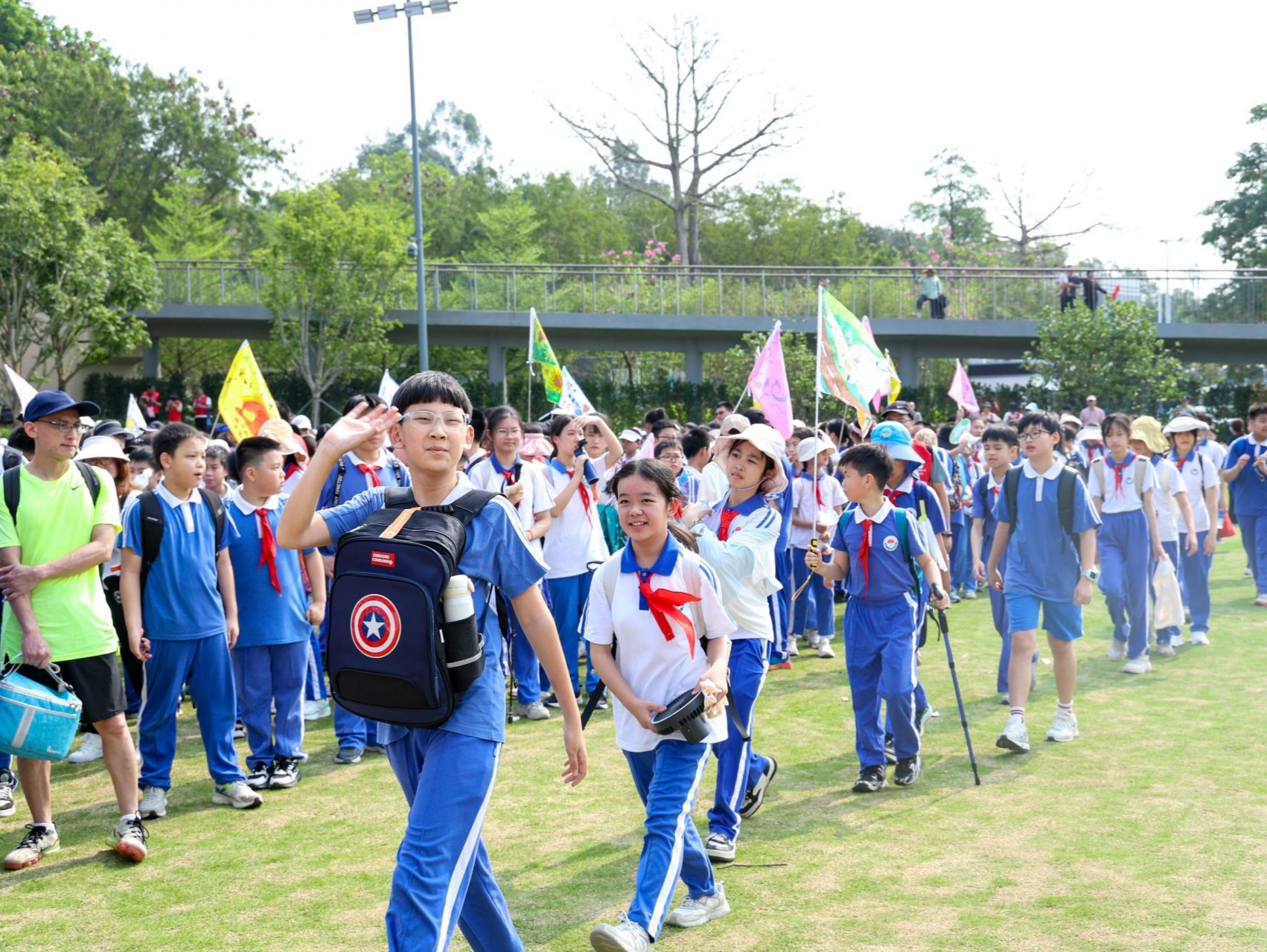 以二十公里远足告别小学！罗湖区教科院实验教育集团举行毕业纪念课程