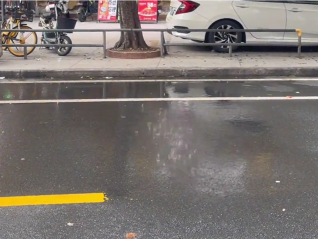 佛山“局地降雨”仅有一条车道宽？真相有点出乎意料……