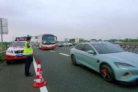 中江高速、广澳高速广珠段迎返程高峰