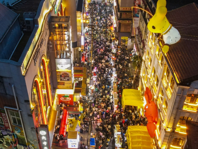 “味蕾游”“县域游”成热词，深圳上榜全国十大热门旅游地｜五一消费观察
