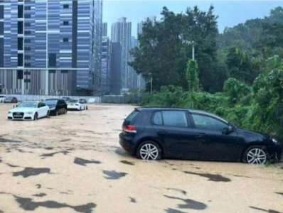 香港或发黑雨信号，将军澳超百辆车泡黄泥水