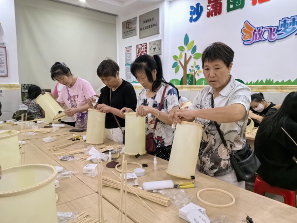 沙浦围社区开展“非遗竹编灯 点亮清廉初心”主题活动