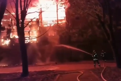 俄罗斯莫斯科一建筑发生火灾 过火面积达2500平方米