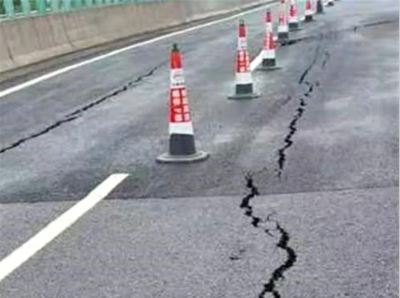 湖南安慈高速石门段现裂缝：正式通车2年半，涉事路段已封闭