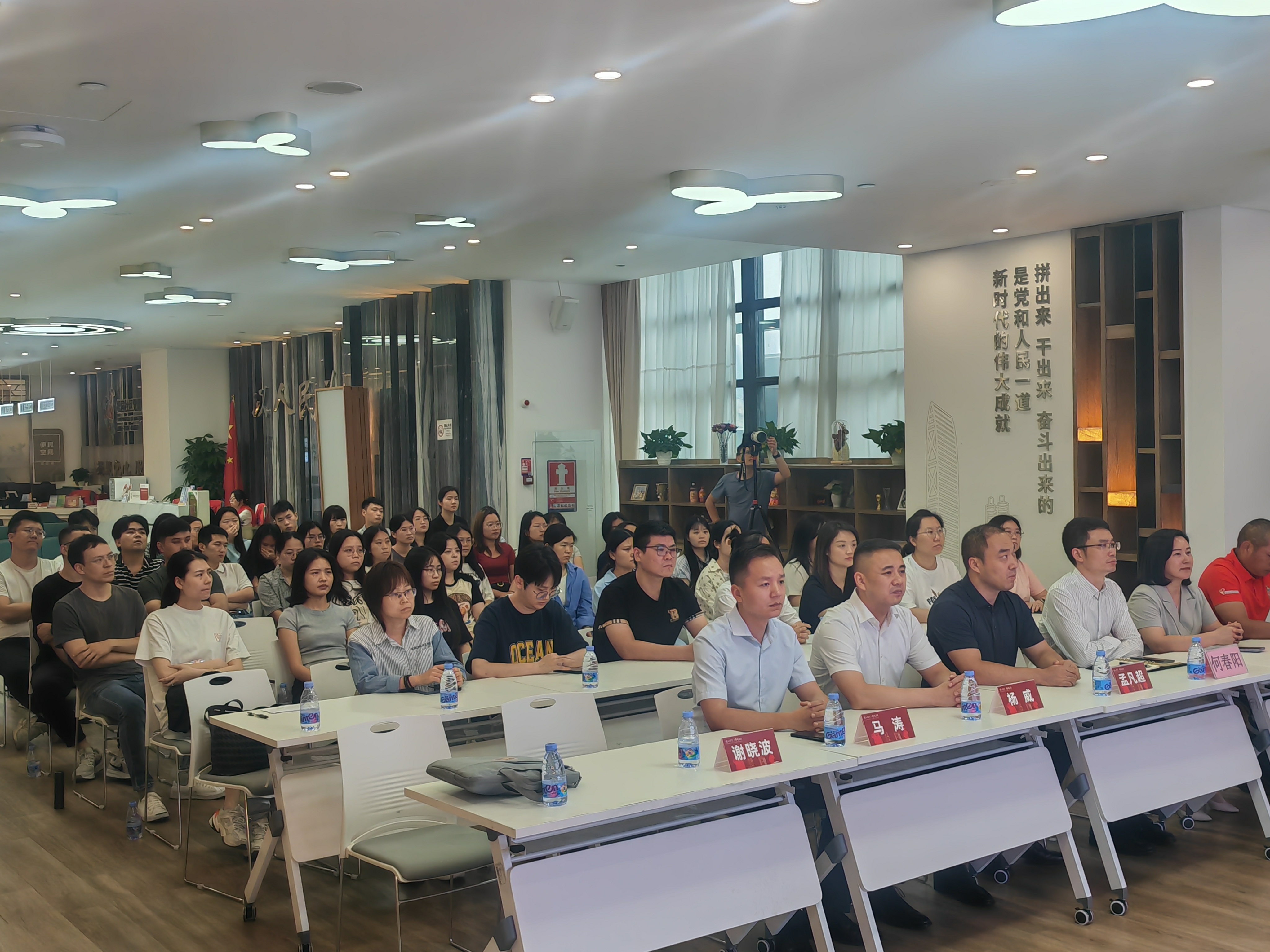 凝心聚力 铸魂启航，“百人讲师团”宣讲进企业