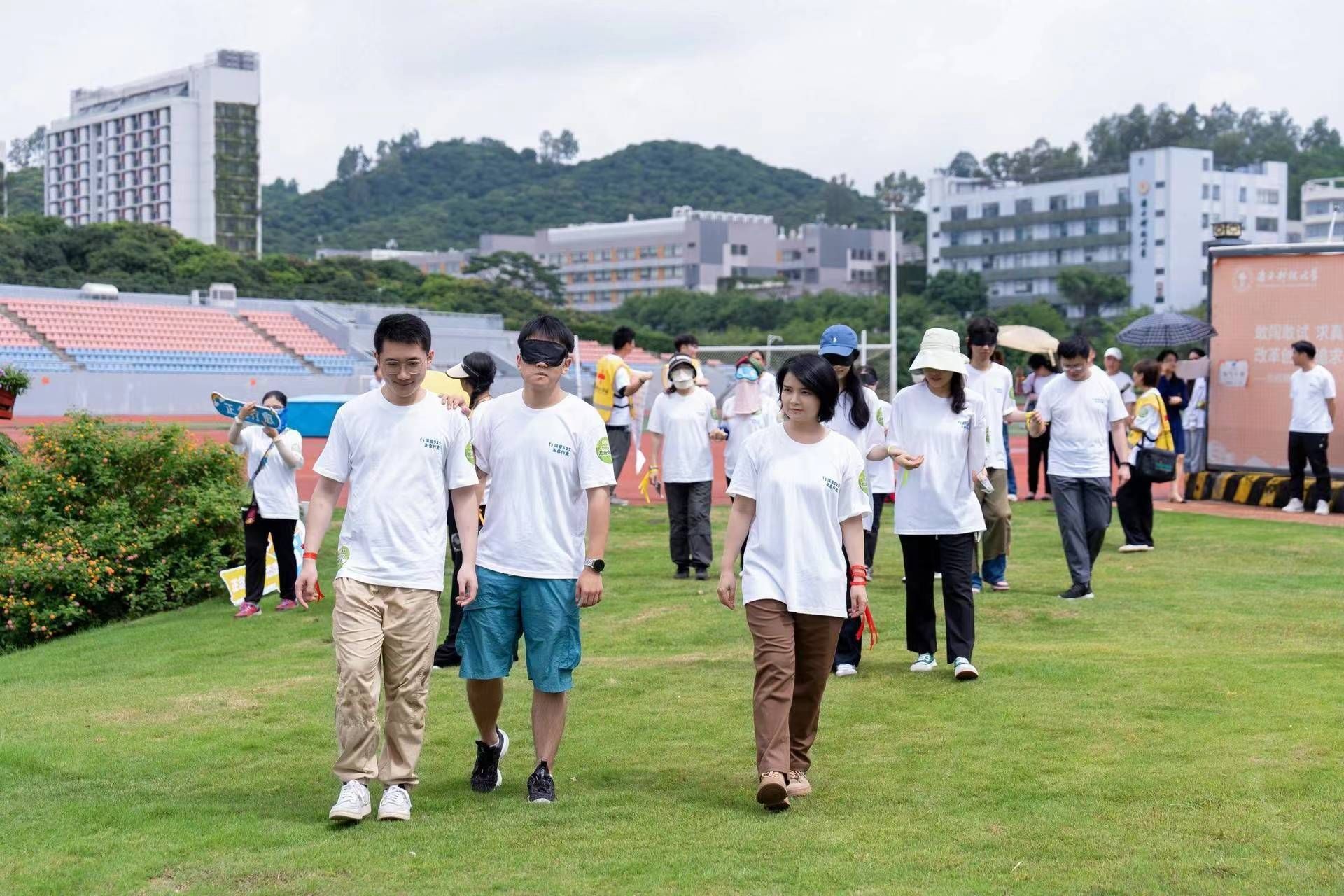 走路也能解压，深圳市红十字会带领南科大学生感受正念行走