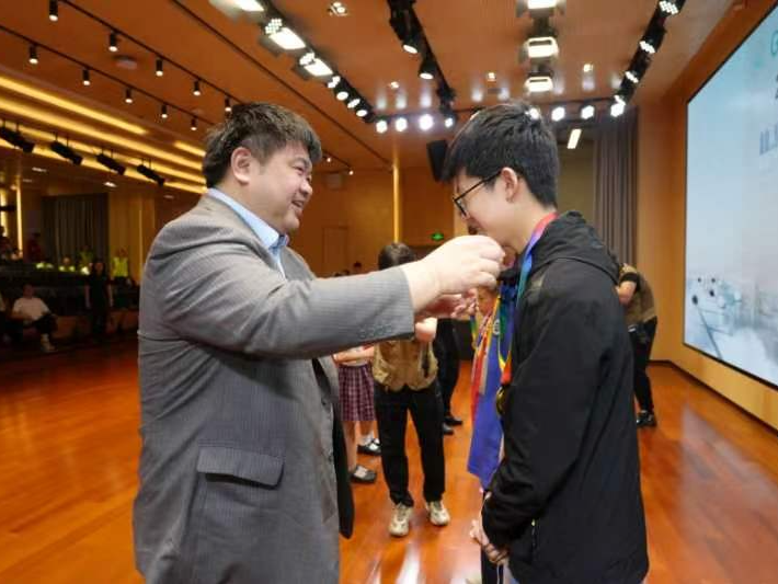 2024“湾区杯”少儿围棋邀请赛举行 南山区43所学校（幼儿园）“广东省围棋特色学校”授牌           