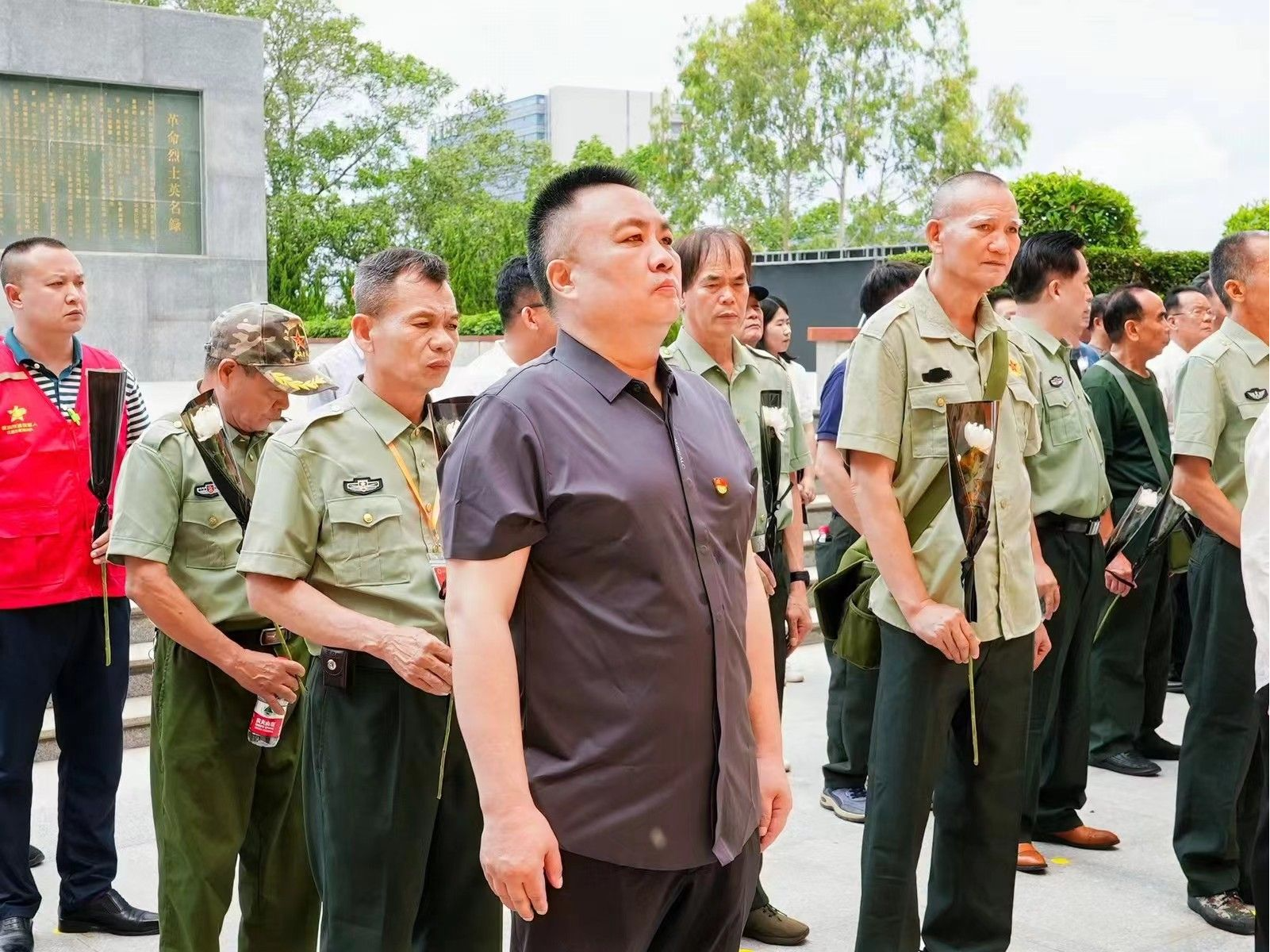 普及国防教育，关爱退役军人！ “钢铁战士”回到地方再建新功