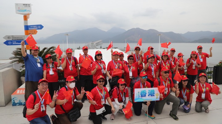 圆梦之旅！百名珠港澳残疾人畅游港珠澳大桥