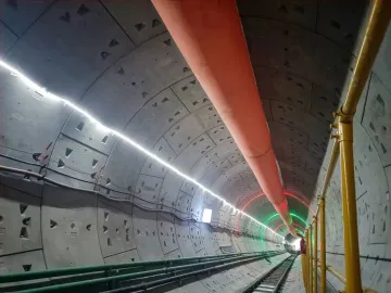 深圳地铁8号线三期首座隧道贯通，将于2026年建成直通大鹏