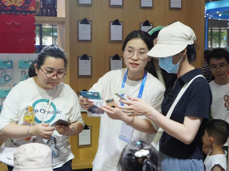 深圳大鹏新区与国民IP“奶龙”等11个项目团队签约，打造具有大鹏特色的文化旅游产品