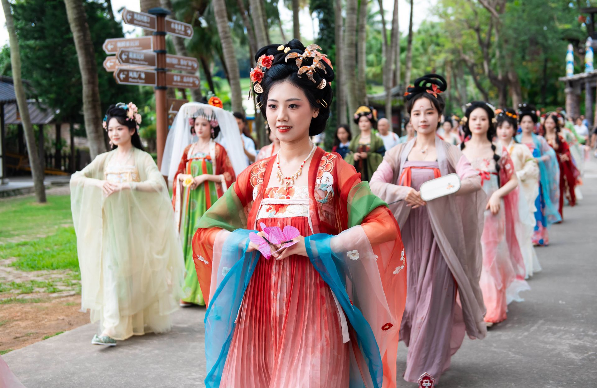 演绎中式极致浪漫！中国旅游日深圳锦绣中华邀你玩转国潮季