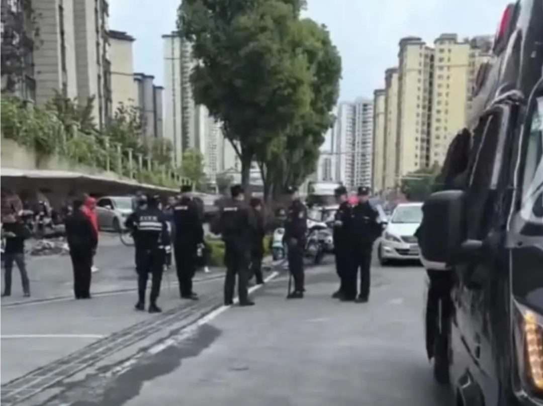 云南持刀伤人案嫌疑人曾入狱，堂姐称其出狱后性格大变