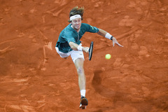 （体育）（8）网球——马德里公开赛：卢布列夫夺得男单冠军  