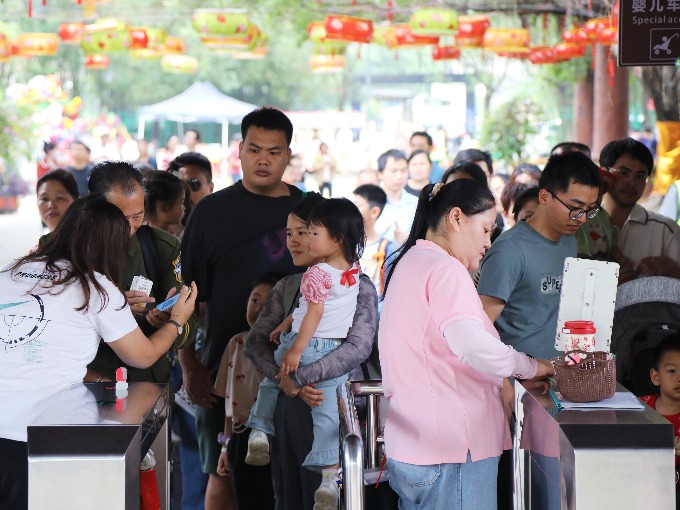 五一·进莞来｜香市动物园大量“萌宠”出没！动物欢乐“营业”庆佳节