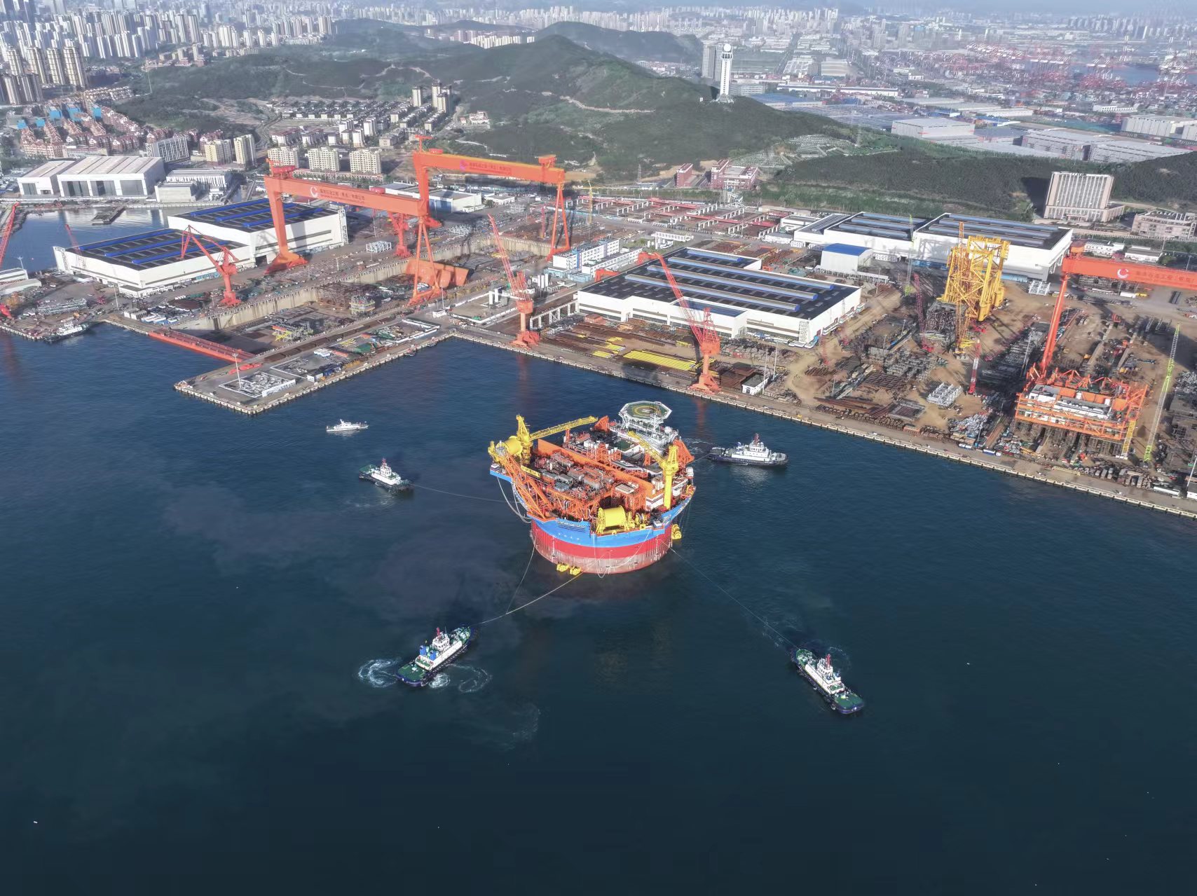 下一站深圳！亚洲首艘圆筒型FPSO“海葵一号”启运南海东部油田