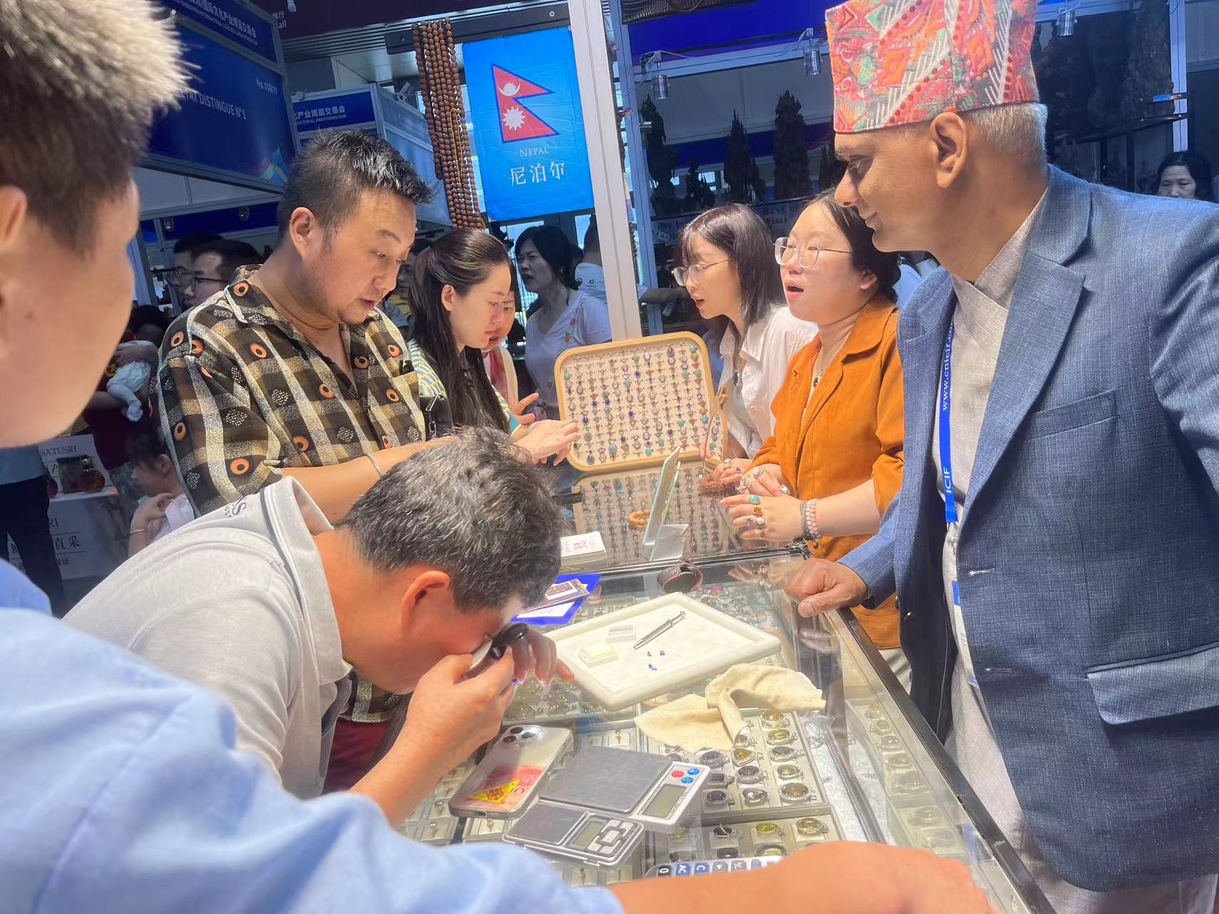 记者看展 | 尼泊尔珠宝商拉姆的文博会