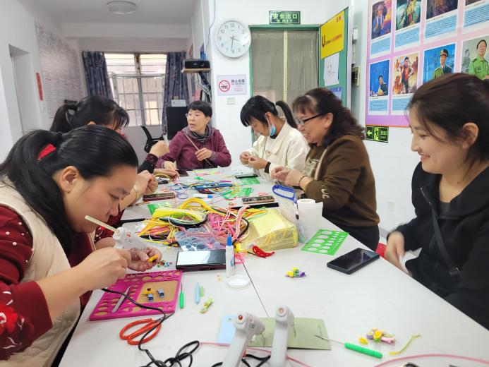 五彩衍纸点亮居民精彩生活，南园街道沙埔头社区开展手工艺制作活动