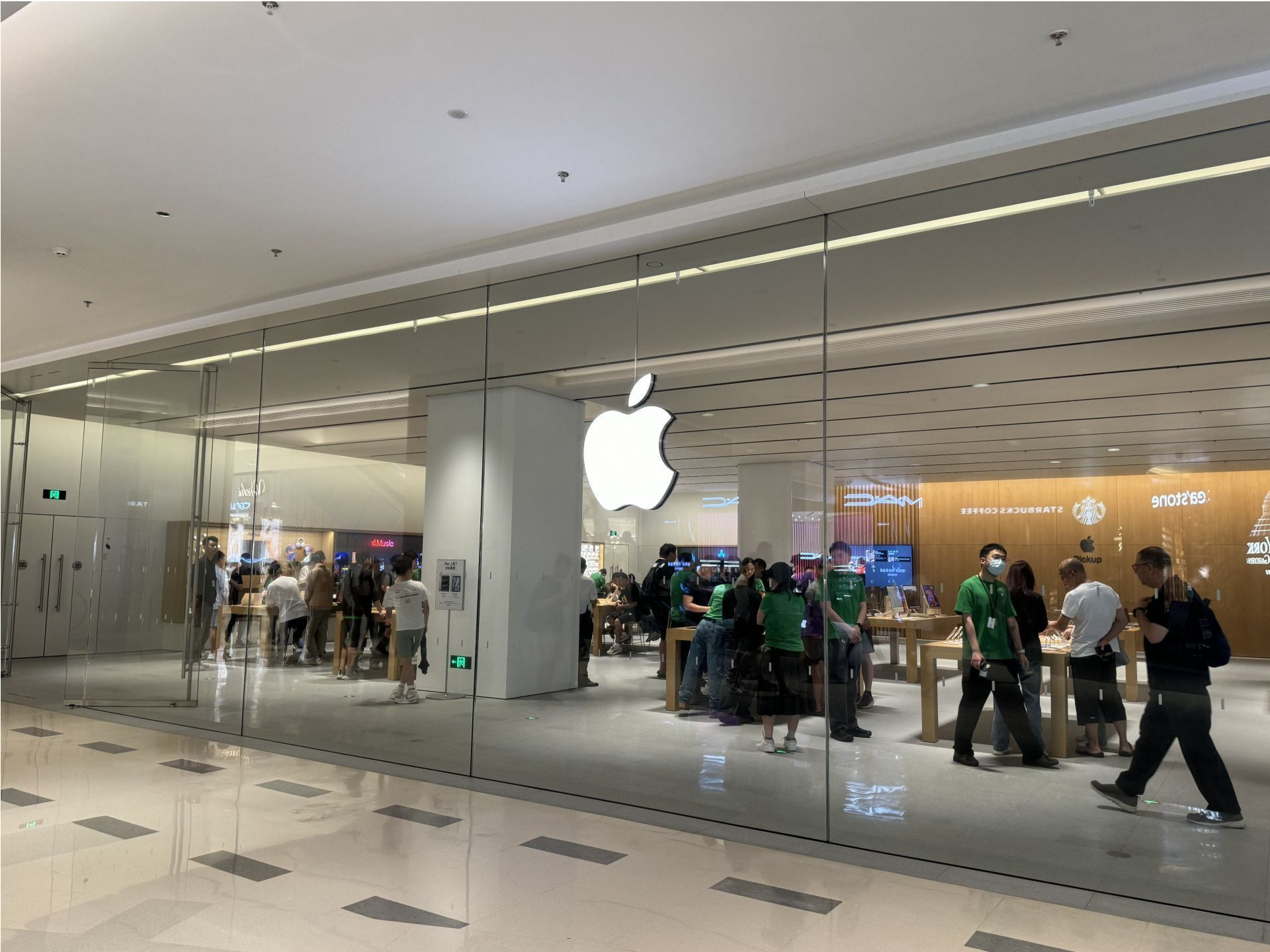 苹果大降价，最多便宜2250元！4599元可拿下一部iPhone 15