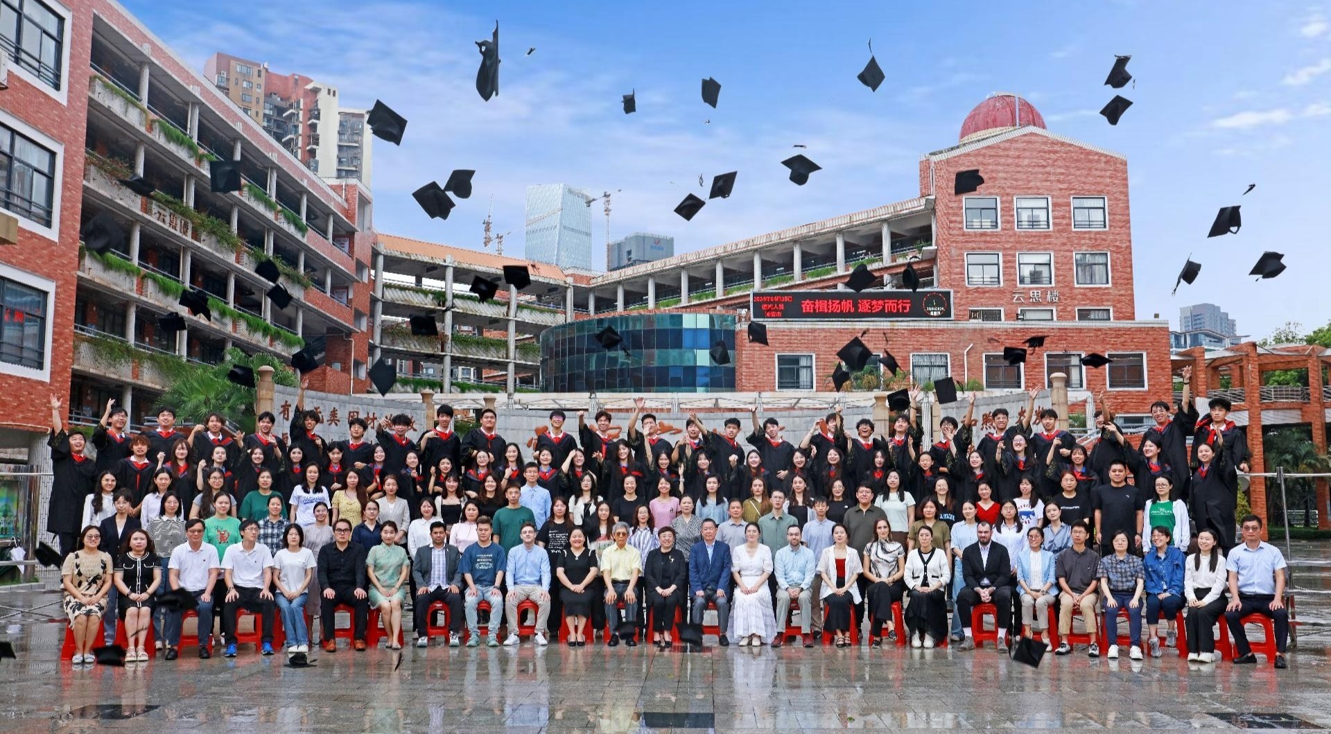 深大师院国际高中传喜讯！学子斩获“牛津剑桥”，人均超6份录取通知书