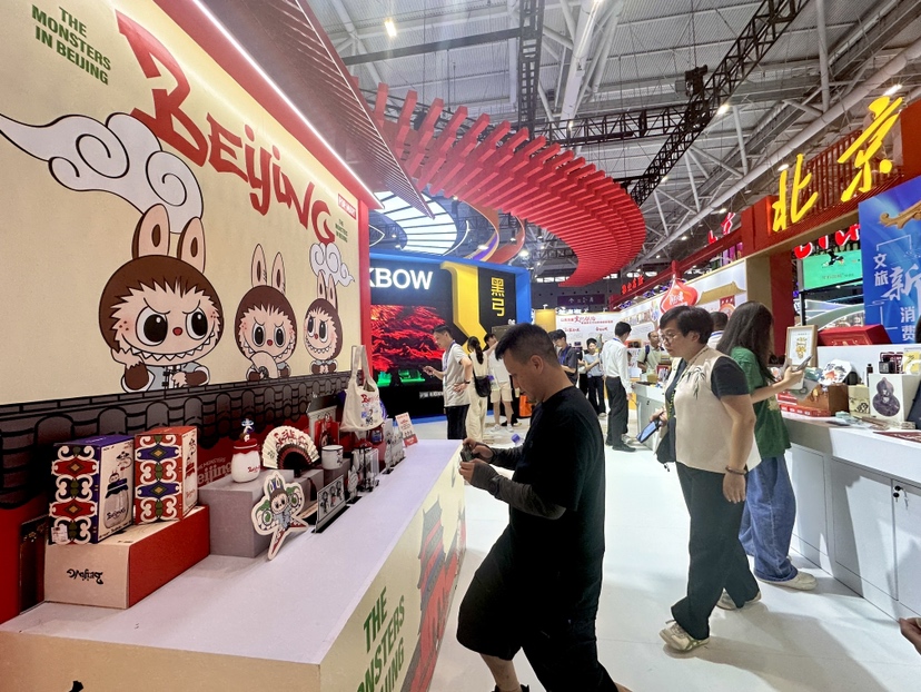 潮玩IP“大咖”泡泡玛特闪亮文博会，受观众热捧！