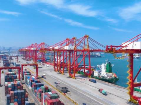 跟着总书记的考察足迹丨智慧港口 向海而兴 