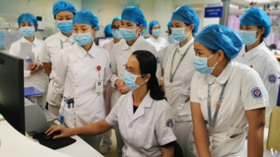 宝安区人民医院举行庆祝“5·12”国际护士节暨表彰大会