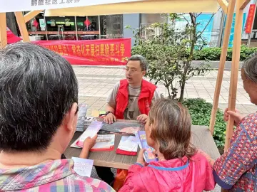园岭街道常态化开展扫黑除恶宣传活动