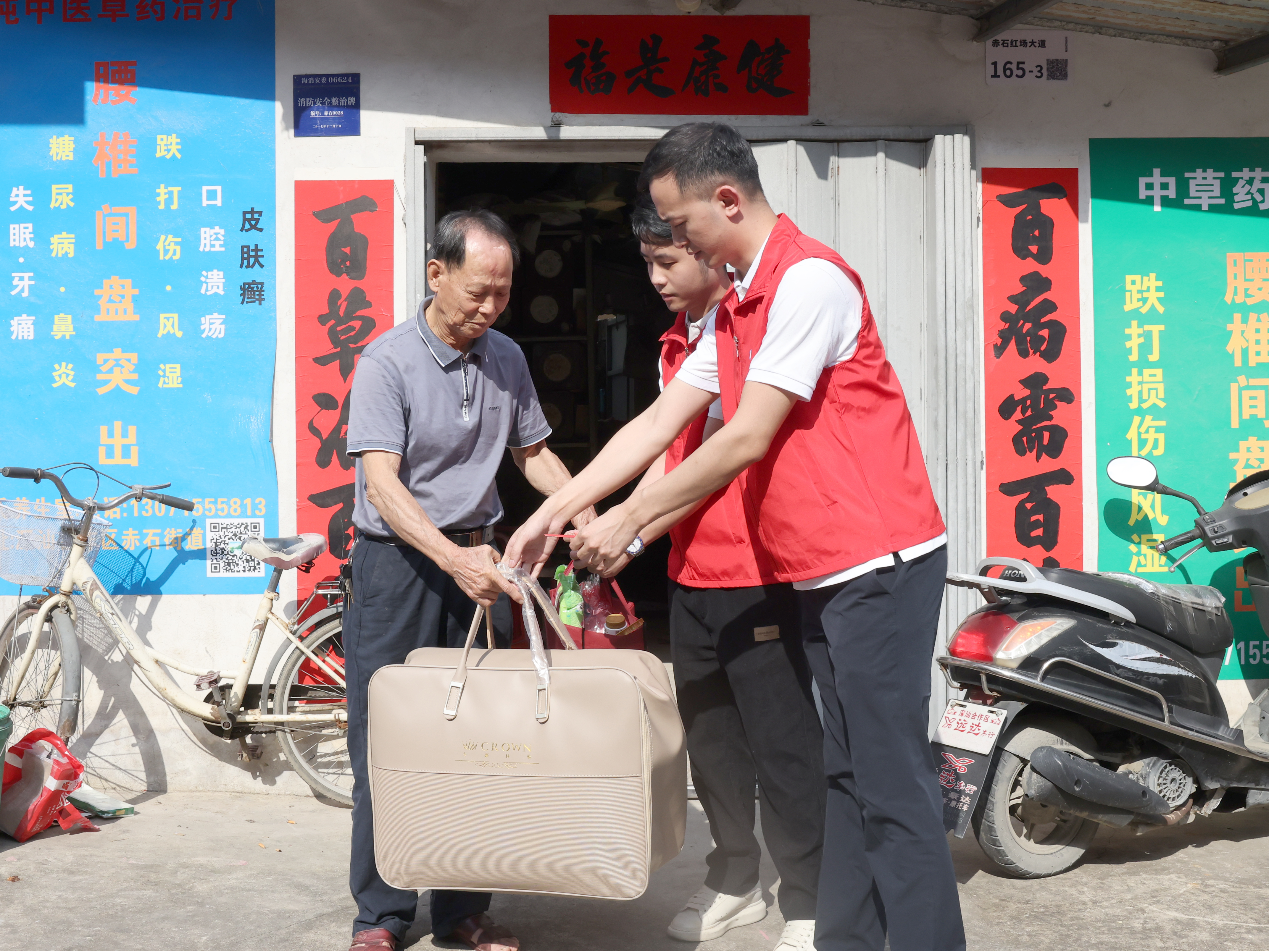 深商同心 公益同行丨深汕商会开展扶贫慰问活动