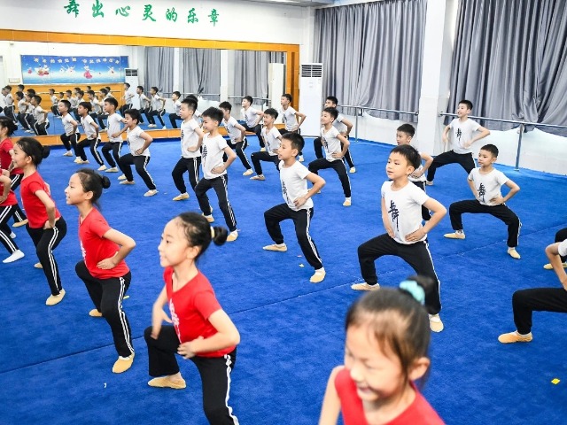 东莞这所小学艺术团再次上央视“六一”晚会