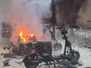 多辆电动自行车突发自燃，深圳消防救援紧急处置