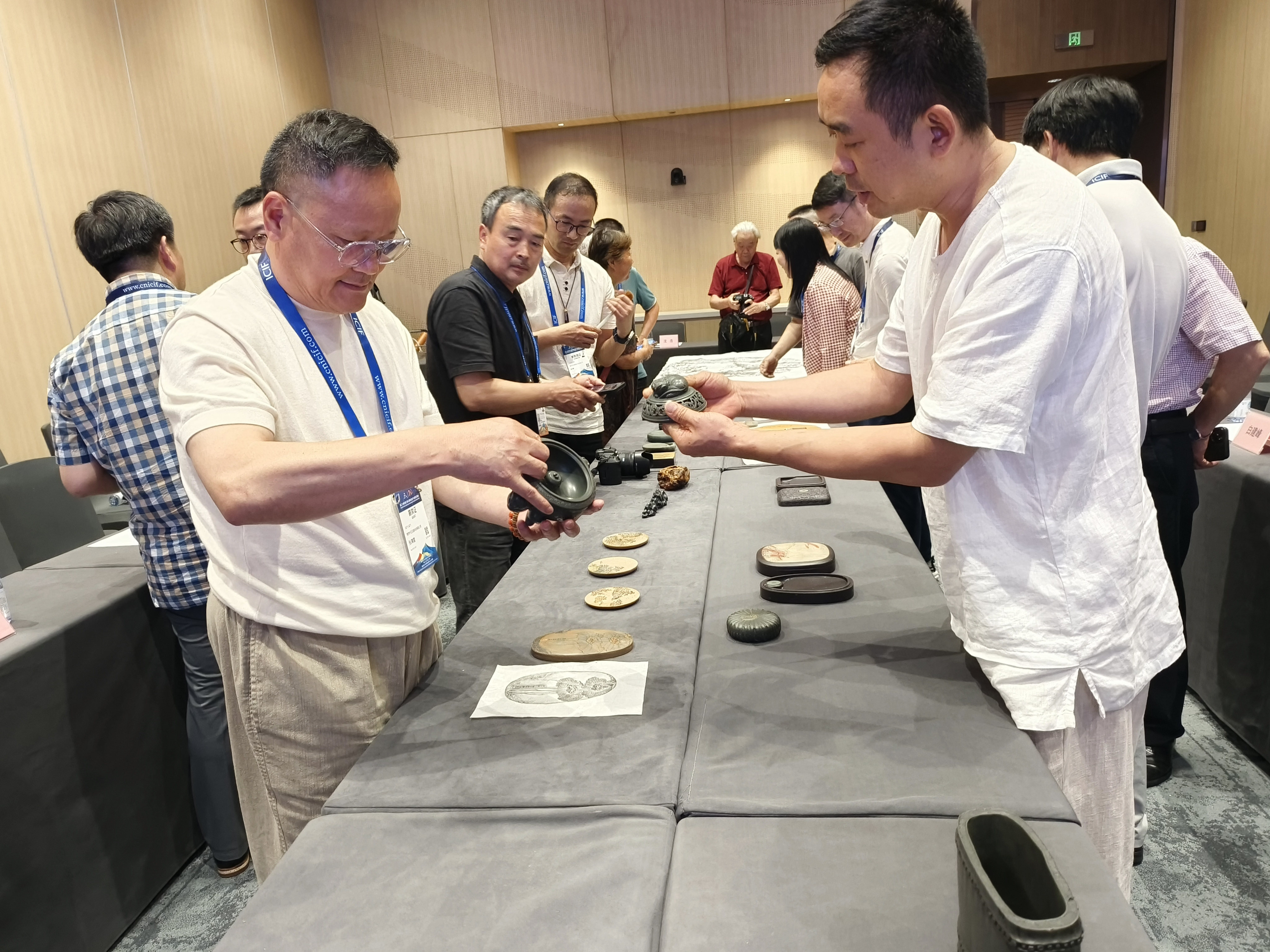 砚雕暨文房清玩作品鉴评会举行
